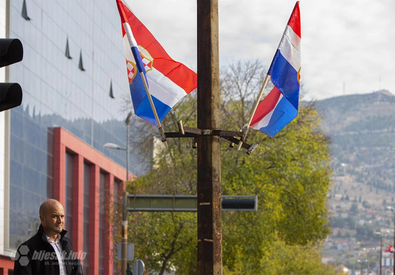 Čović o zastavama: Mene ne vrijeđaju ratne zastave Armije BiH 