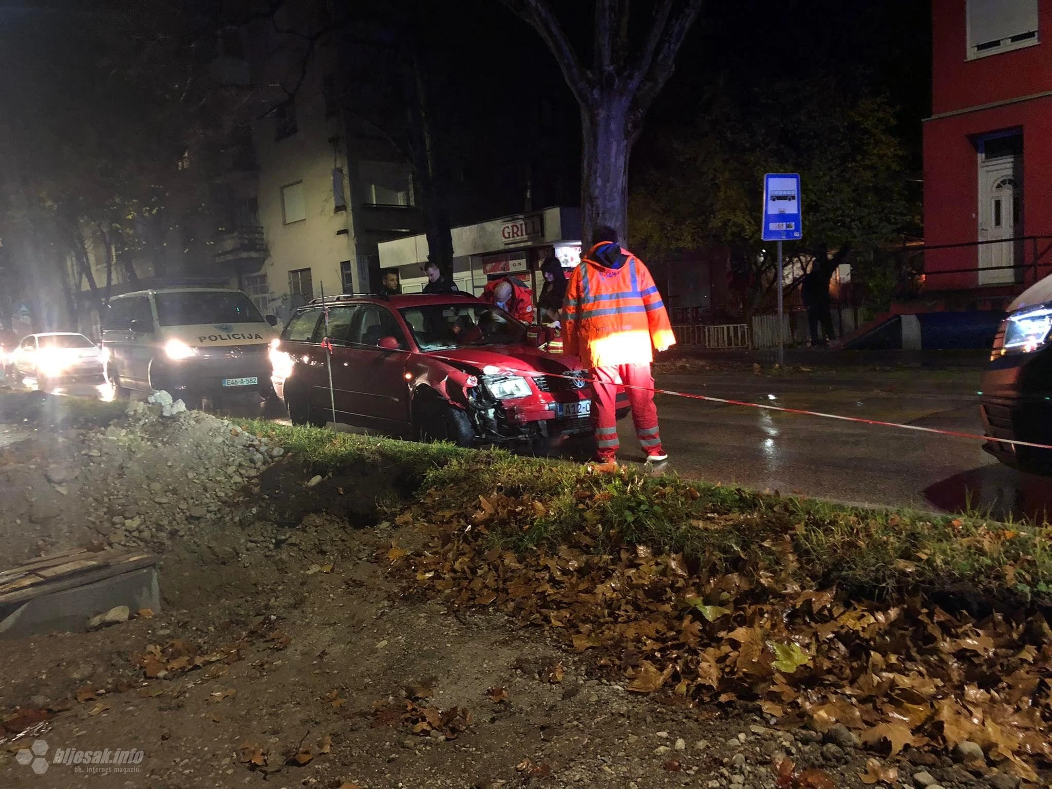 Mostar: Vozač Passata izgubio kontrolu te udario u stup javne rasvjete