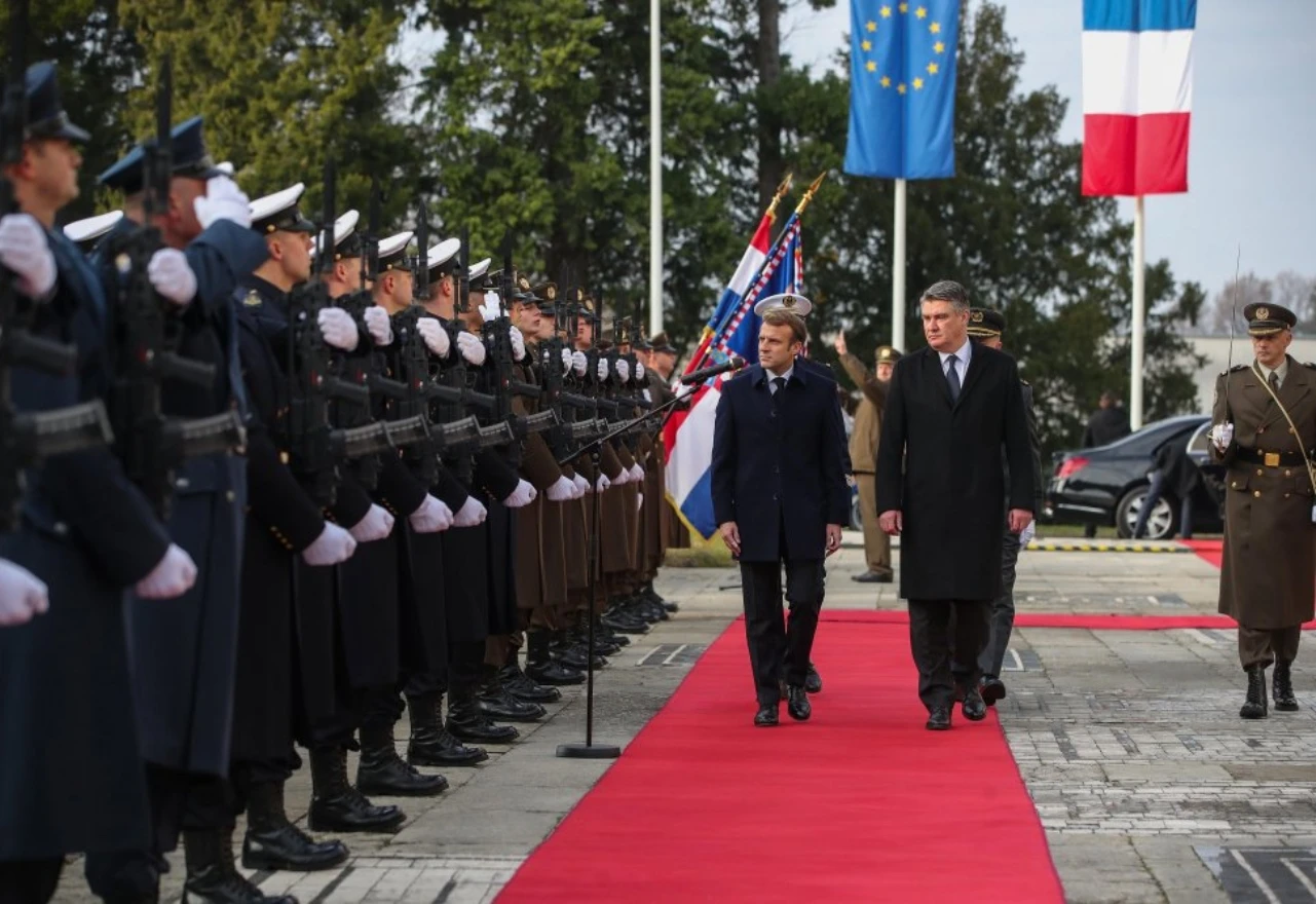 Marseljeza odzvanjala Pantovčakom: Svečano dočekan Macron 