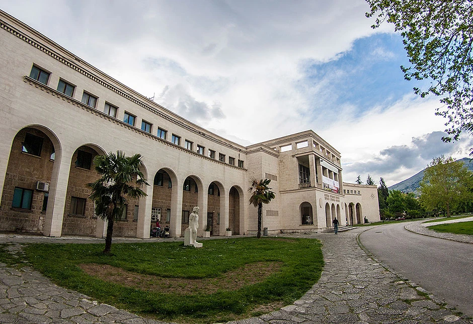 Mostar i zastave: Dan državnosti iz Kosače 'prebačen' u Narodno pozorište