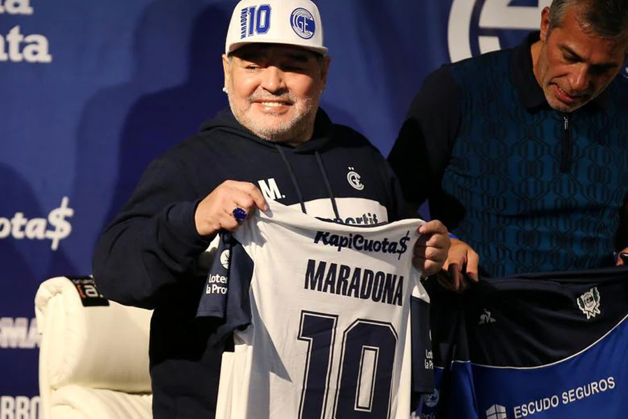Maradona sahranjen bez srca!