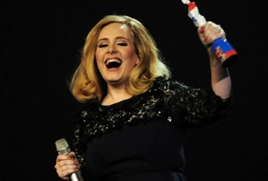 Adele napustila intervju nakon što je novinar rekao kako nije slušao njen novi album