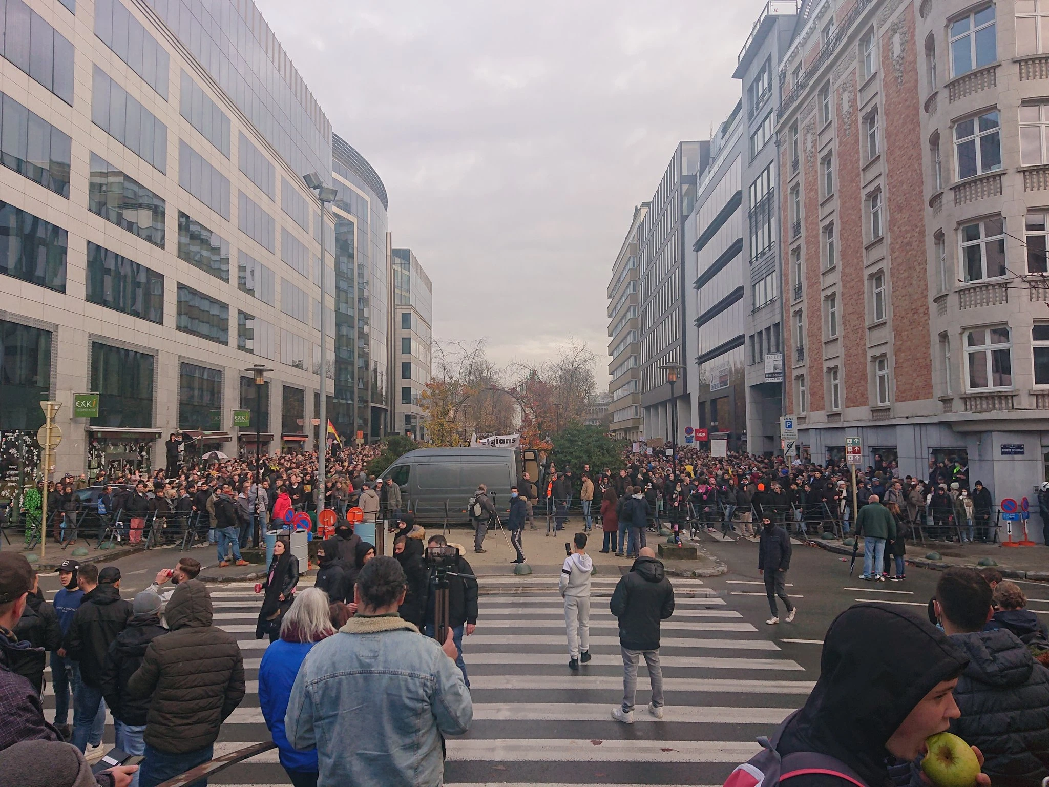 Sukobi na prosvjedima protiv covid mjera u Bruxellesu