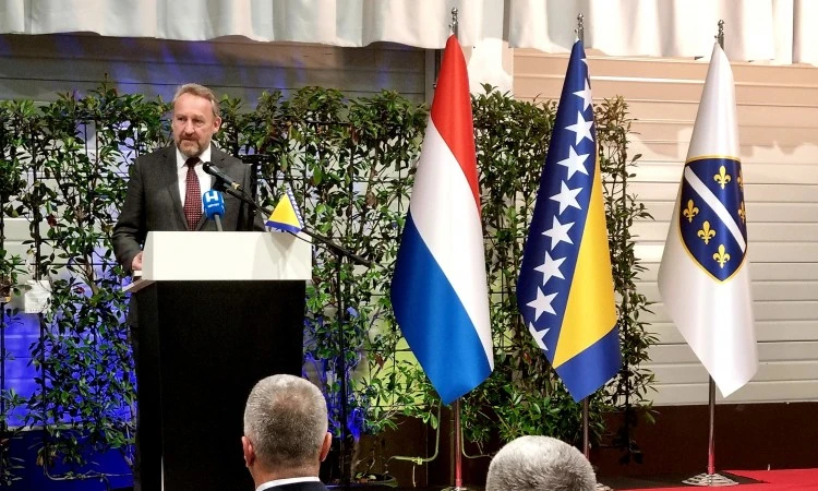 Izetbegović iz Luksemburga: Ako HDZ ne bude spreman na kompromis, onda neće dobiti ništa