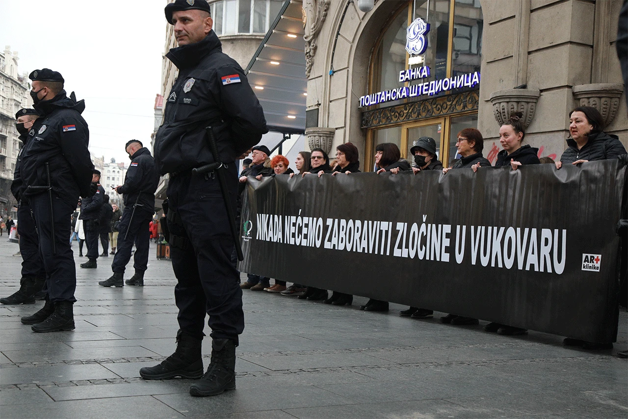 Beograd: Mirovna akcija u crnini povodom pada Vukovara