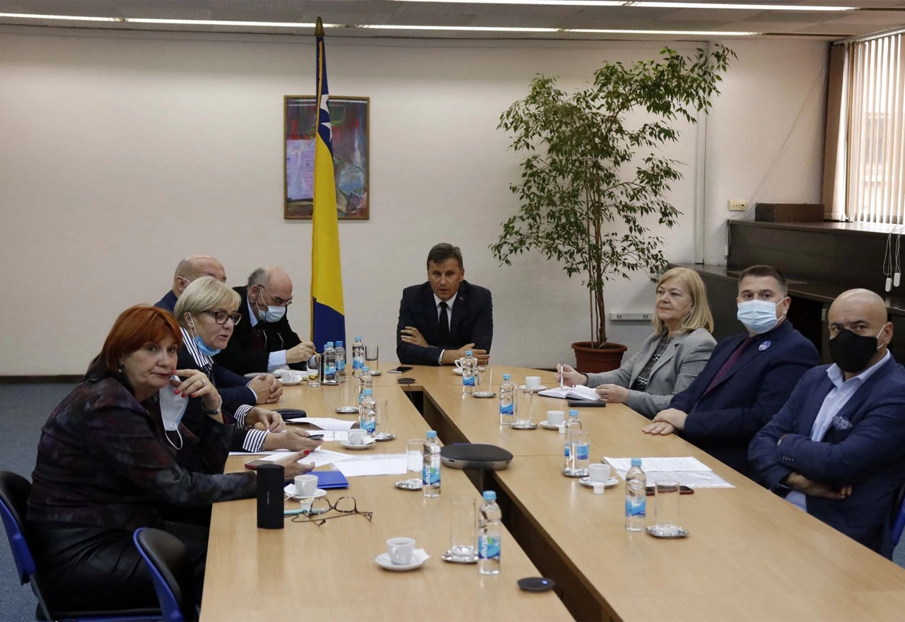 U Federaciji nove mjere i pokušaj ''normalizacije života'' uz potvrde