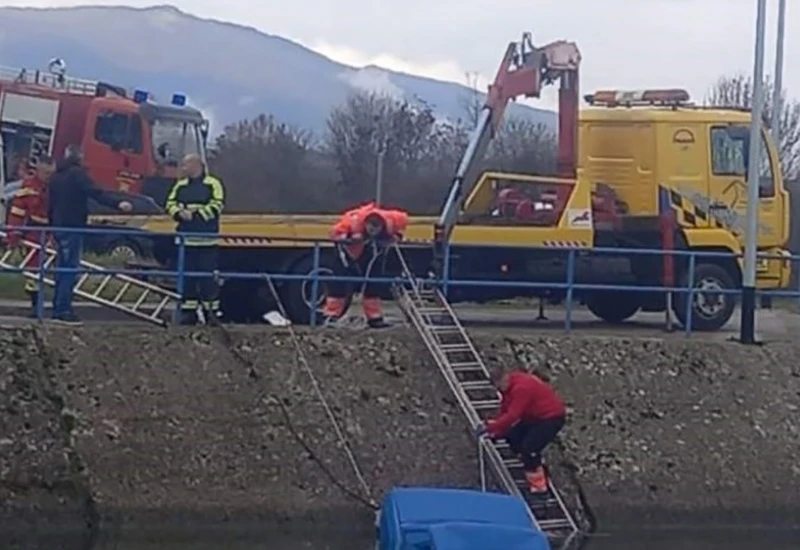Livno: Muškarac sletio automobilom u kanal i poginuo