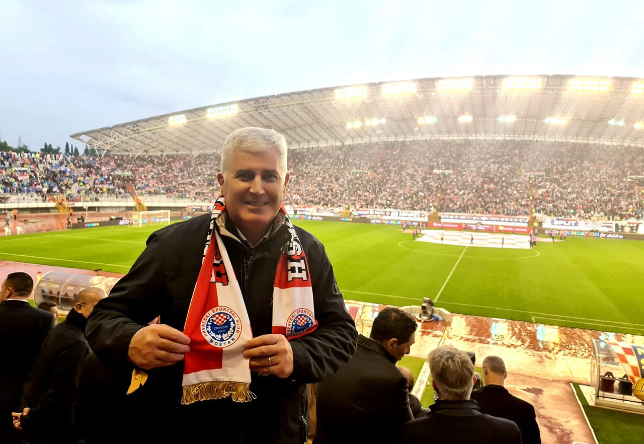 Čović sa šalom Zrinjskog na Poljudu bodrio reprezentaciju Hrvatske