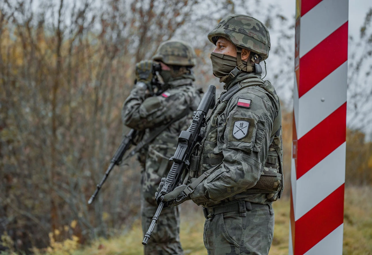 Dok gura migrante na Poljsku, Bjelorusija prijeti i vojnim napadima