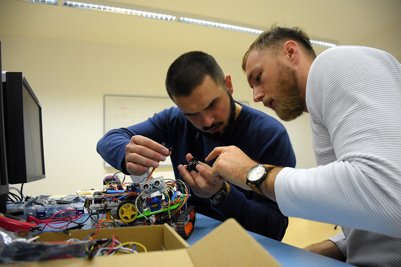 Bh. znanstvenici o svjetskim trendovima: Robotika oslobađa čovjeka teških poslova