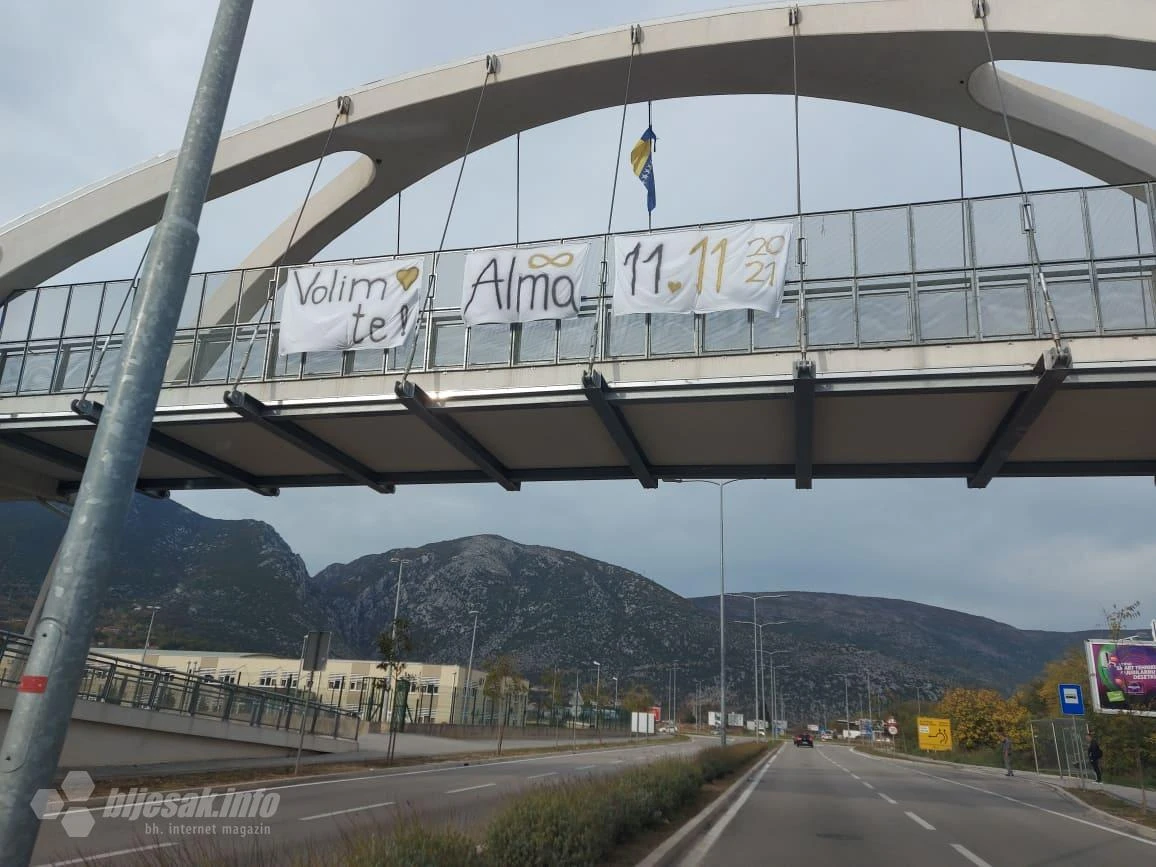 Mostar: Ljubav preko pasarele