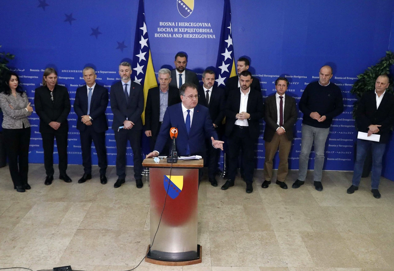 Opozicija iz Federacije traži deblokadu države i daje podršku Schmidtu