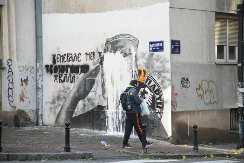 Beograd: Uništen mural Ratku Mladiću