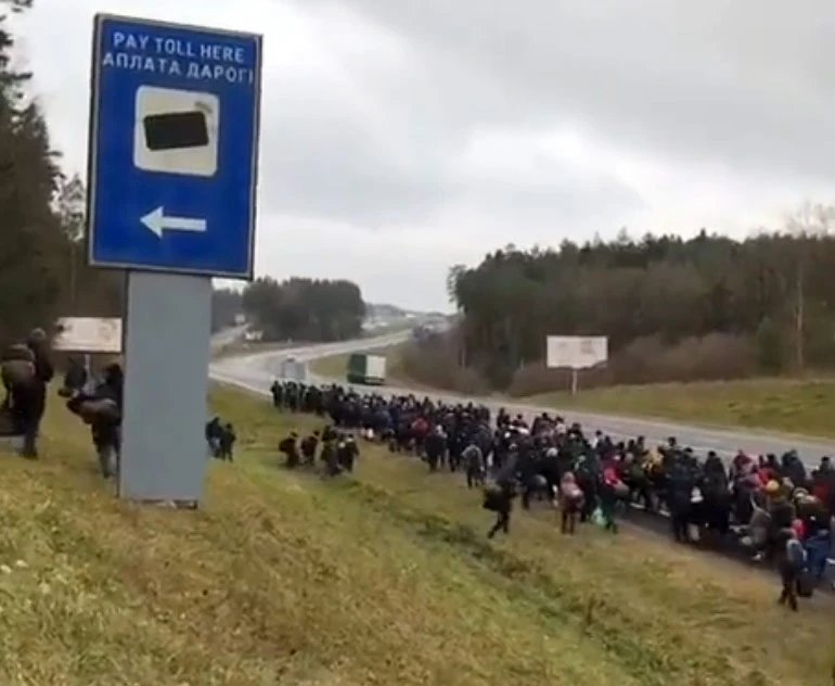 Kolone migranata iz Bjelorusije krenule na Poljsku