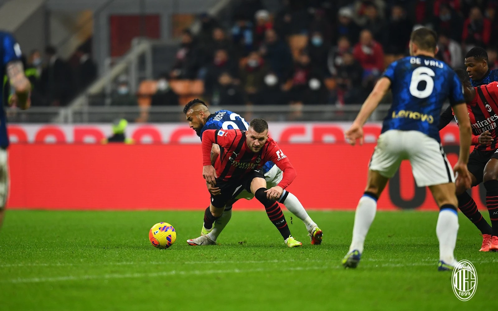 Remi u milanskom derbiju, Brozoviću i Perišiću 90 minuta