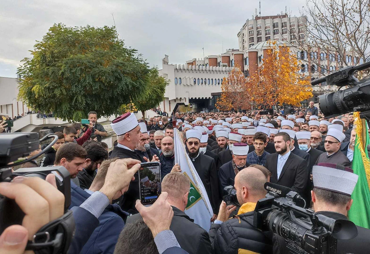 Klanjana dženaza bivšem muftiji Muamer-ef. Zukorliću