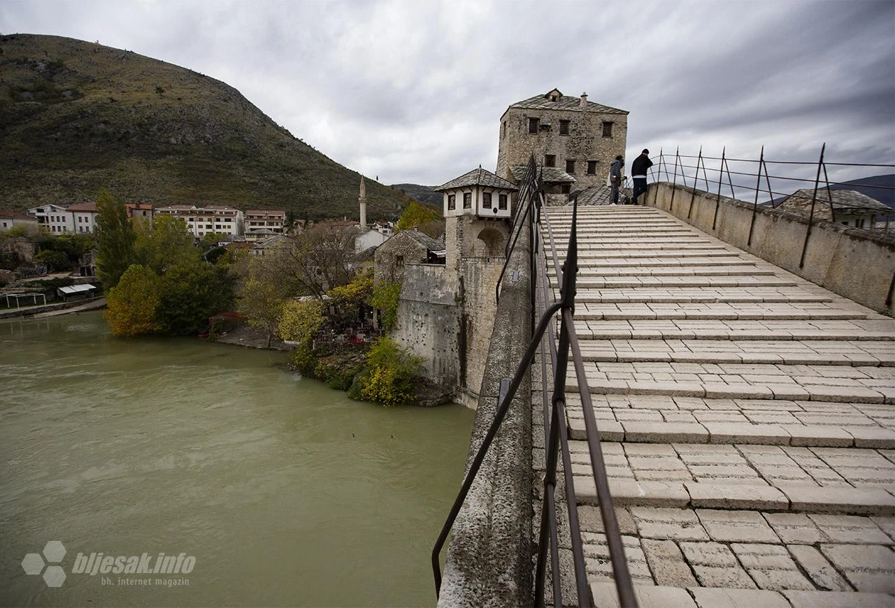 Neretva u opadanju, čiste se lokalne prometnice u Konjicu i Jablanici