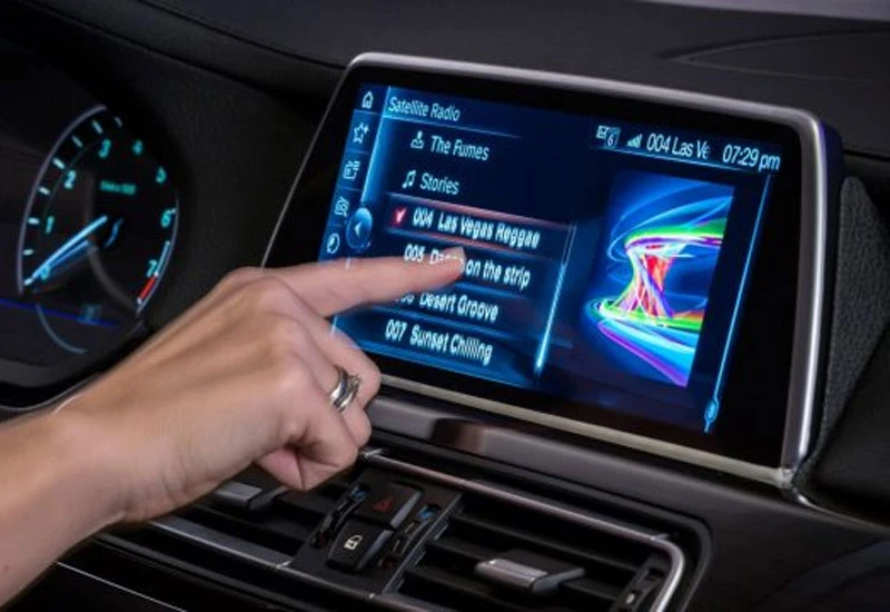 Zbog nestašice čipova BMW isporučuje vozila bez touchscreena