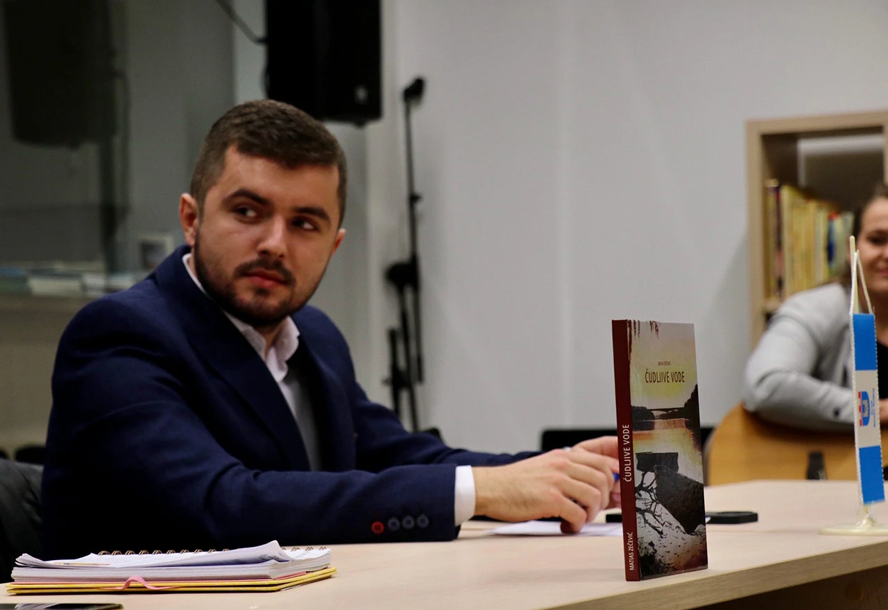 Ćudljive vode: Promoviran roman o poplavama u ''najbolje moguće vrijeme''