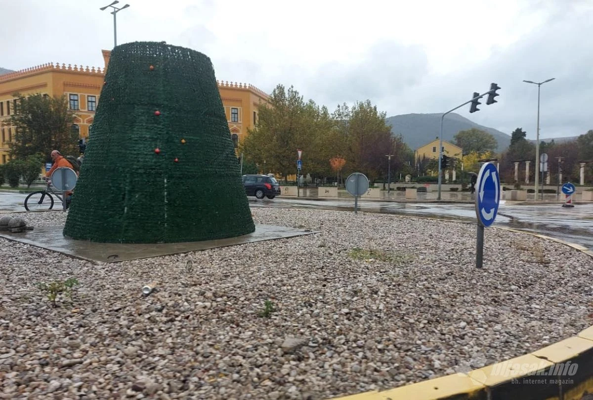 Mostar: Započelo blagdansko ukrašavanje grada