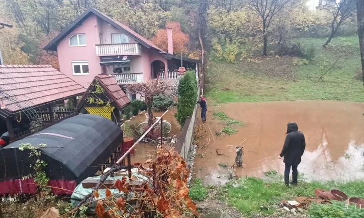 U Tuzli pokrenuto klizište
