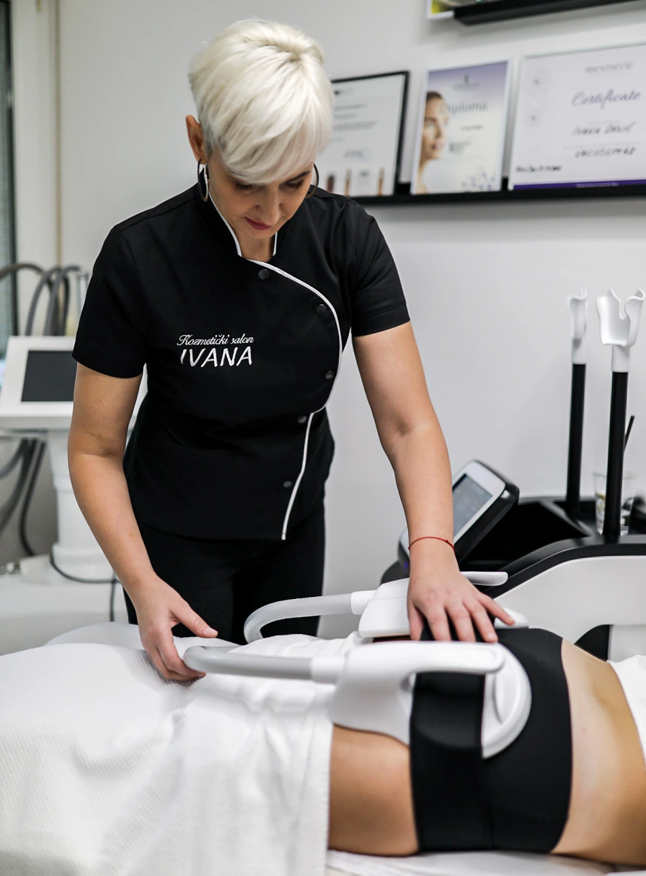 Iskoristite popust na tretman stimulacije mišića Emsculpt u Kozmetičkom salonu Ivana