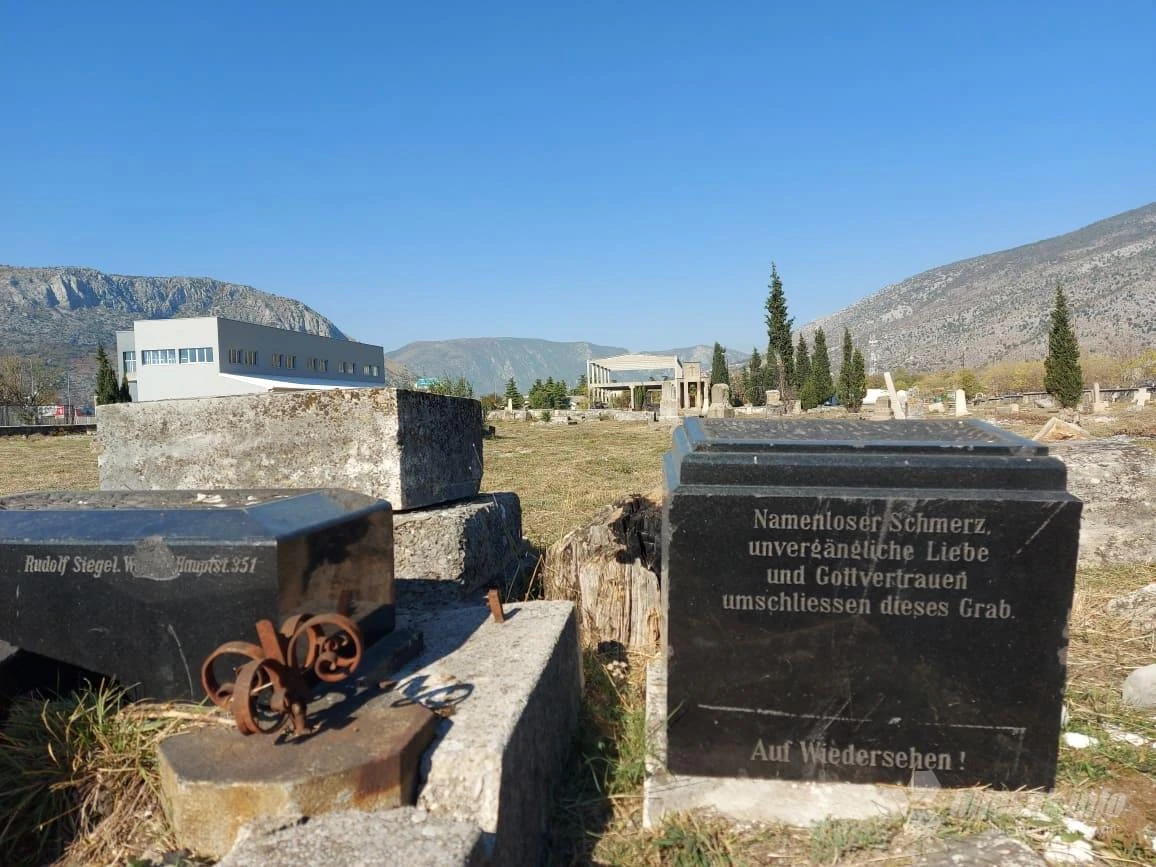 FOTO Nezaštićeni svjedok jednog vremena - Austrijsko groblje u Mostaru