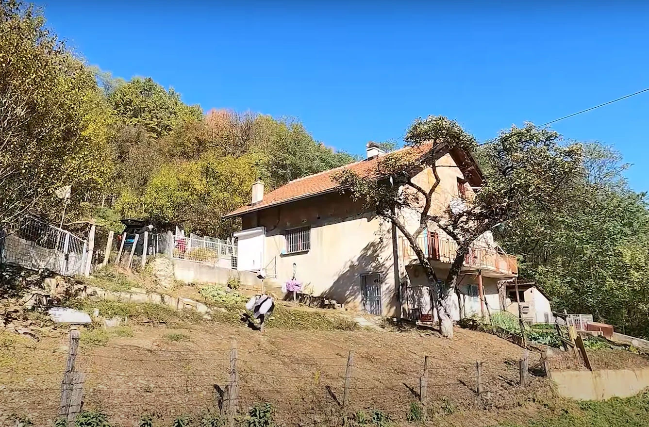 VIDEO | Klizi kuća, a s njom i Luca