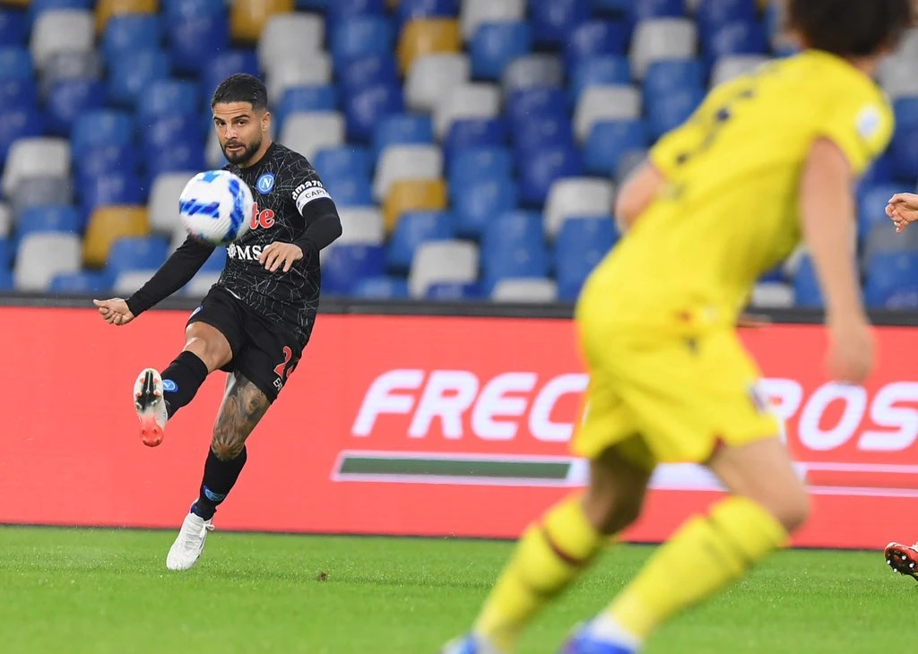 Napoli s tri pogotka ispratio Bolognu i preuzeo vrh ljestvice