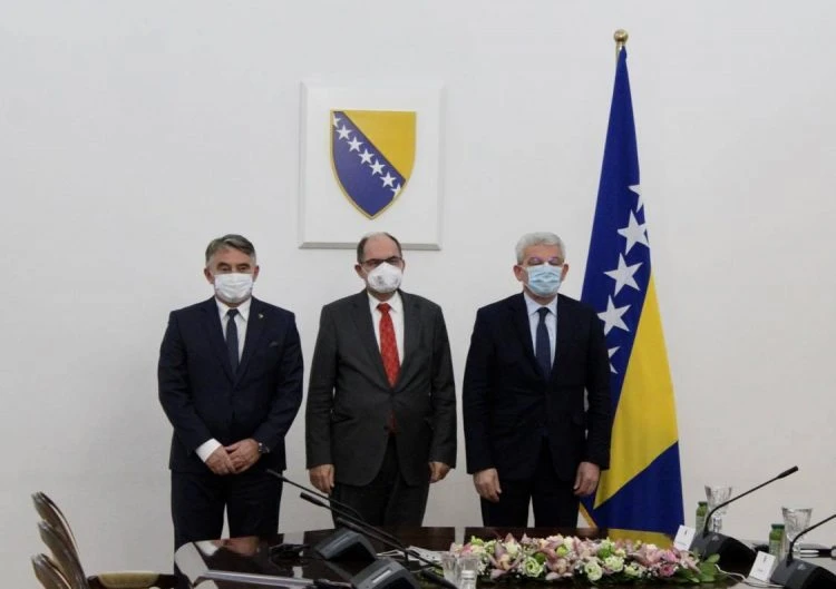 Schmidt: Teško stečeni mir ne može biti doveden u pitanje