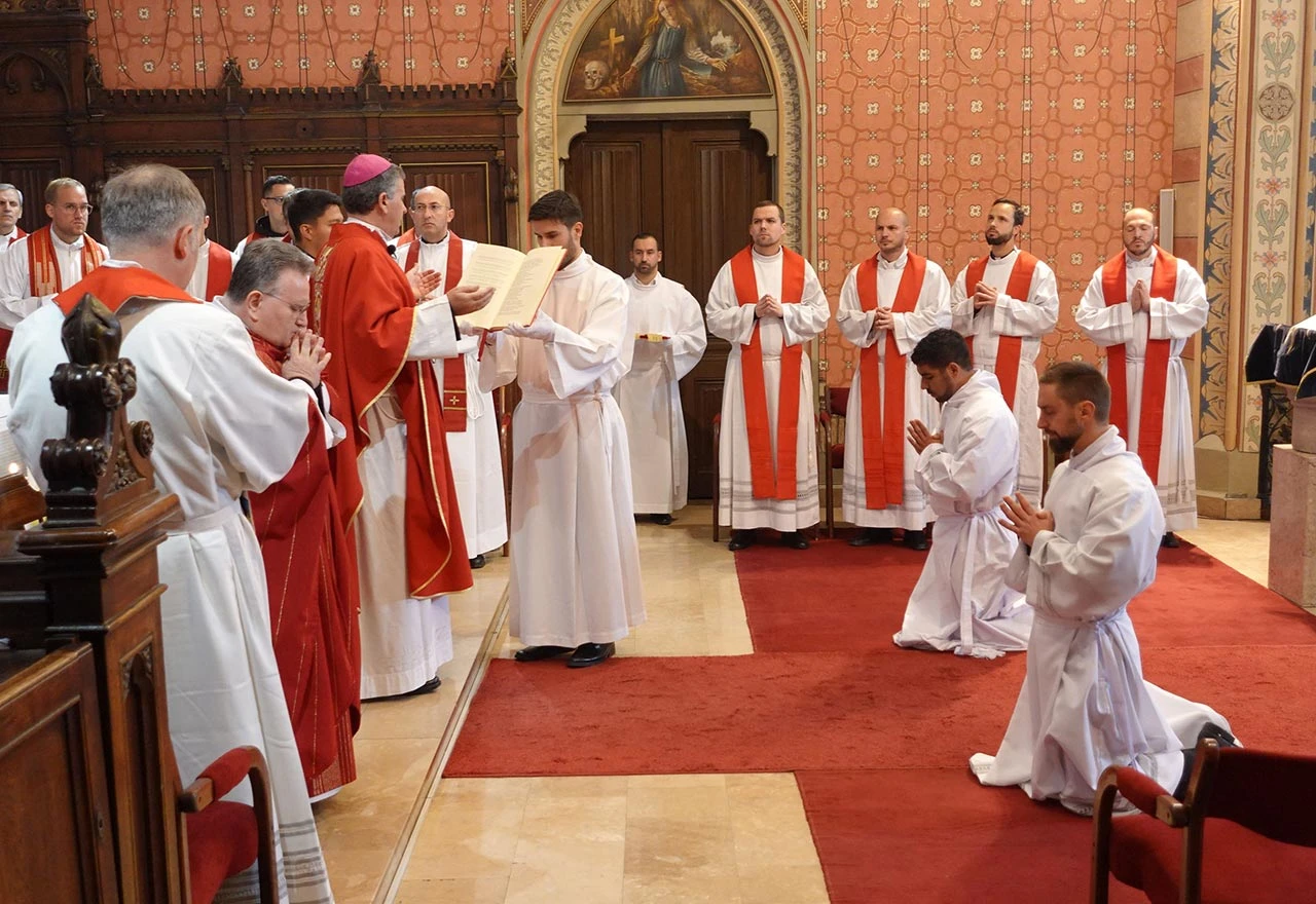 Nadbiskup Vukšić zaredio za đakone dvojicu kandidata sjemeništa 'Redemptoris Mater'
