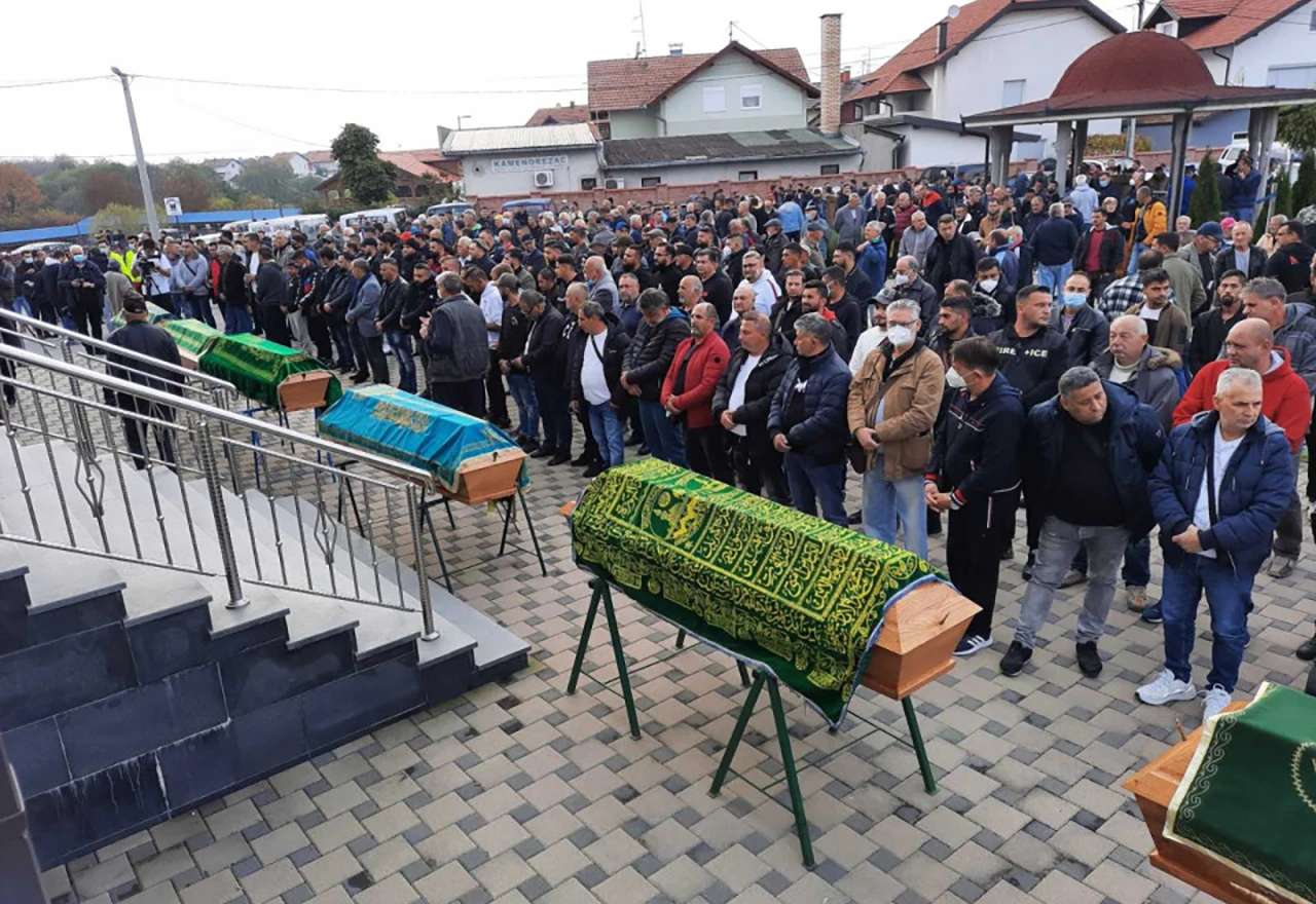 Pokopano sedam žrtava požara u Brčkom