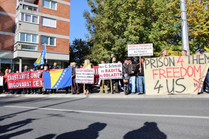 Prosvjed ispred OHR-a: Traži se reakcija Schmidta