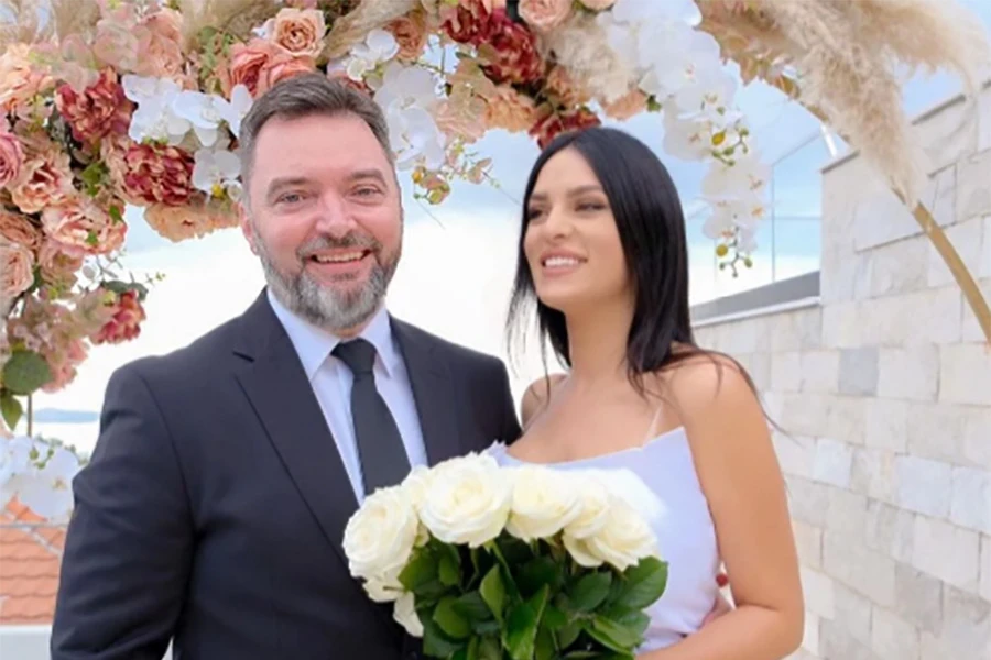 Ministrova treća sreća sa 17 godina mlađom