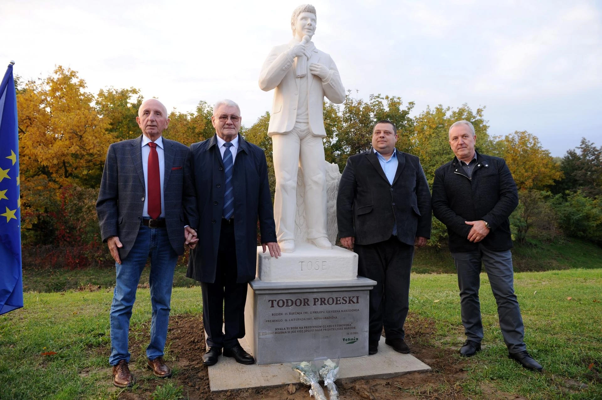 U Novoj Gradiški otkriven spomenik Toši Proeskom