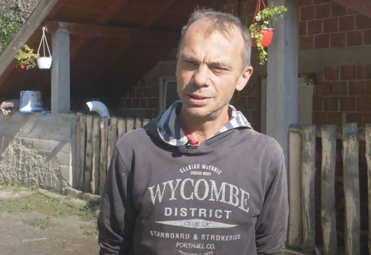 Sam u selu, a ima samo dvije želje: Put i ženu 