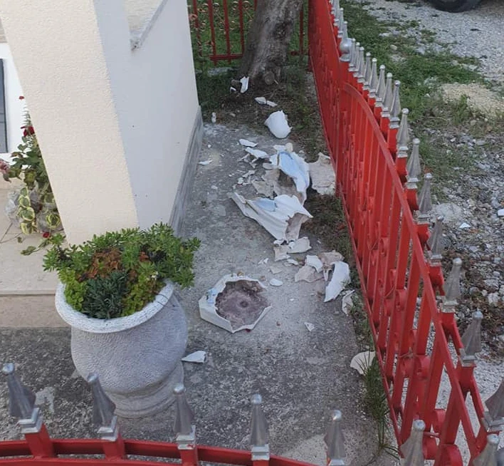 Oskvrnuta kapelica nedaleko od Bihaća