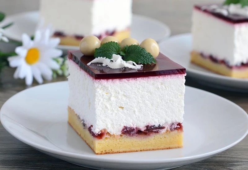 Recept za kremasti kolač od sira i višanja koji će vas raspametiti