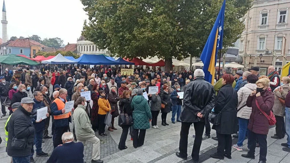 Umirovljenici ne odustaju od zahtjeva za povećanje mirovina u FBiH
