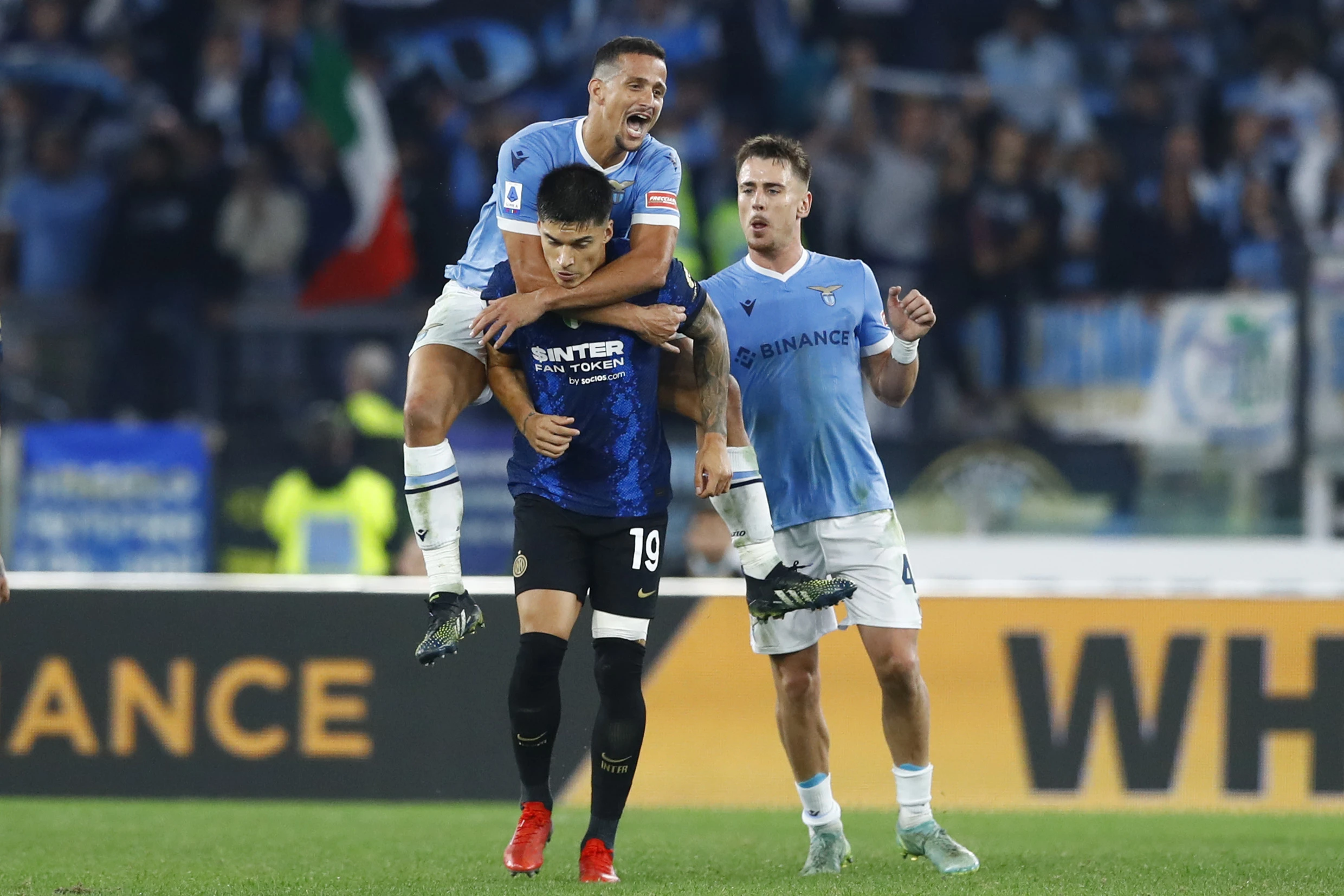 Lazijev Brazilac dobio jedan od najbizarnijih crvenih kartona ikad