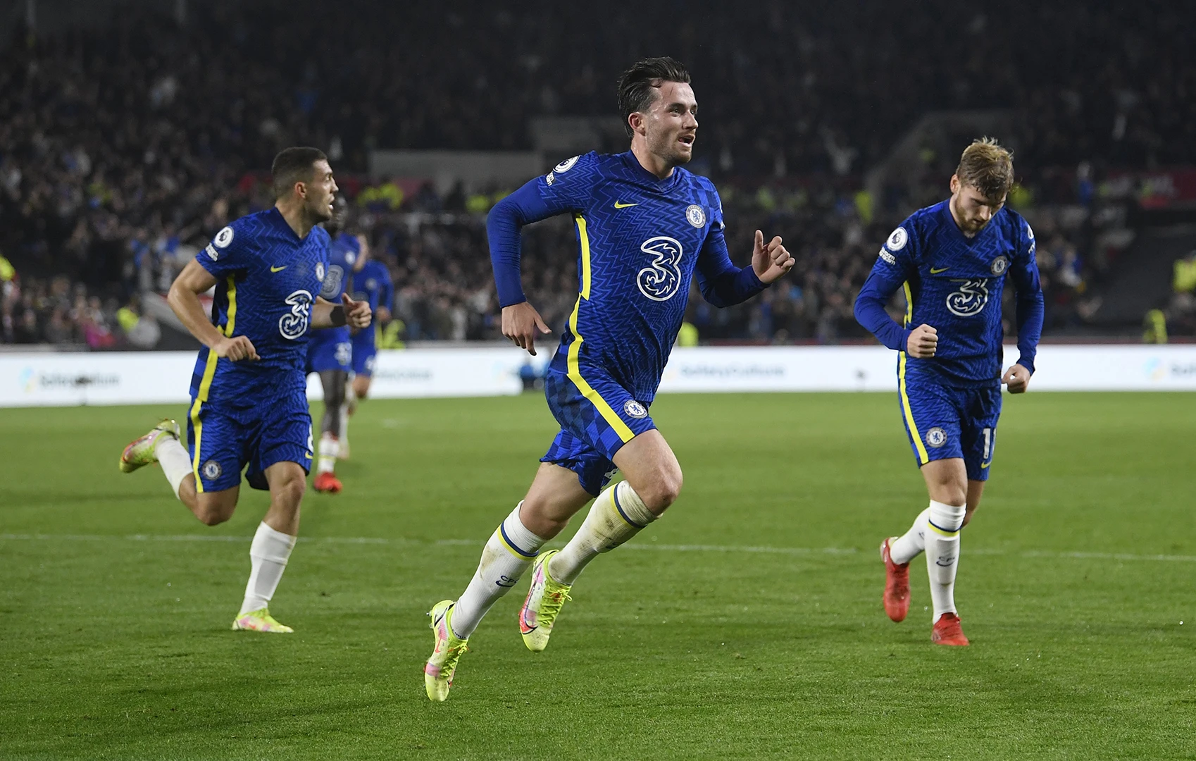 Chelsea teškom mukom slavio i zadržao čelnu poziciju
