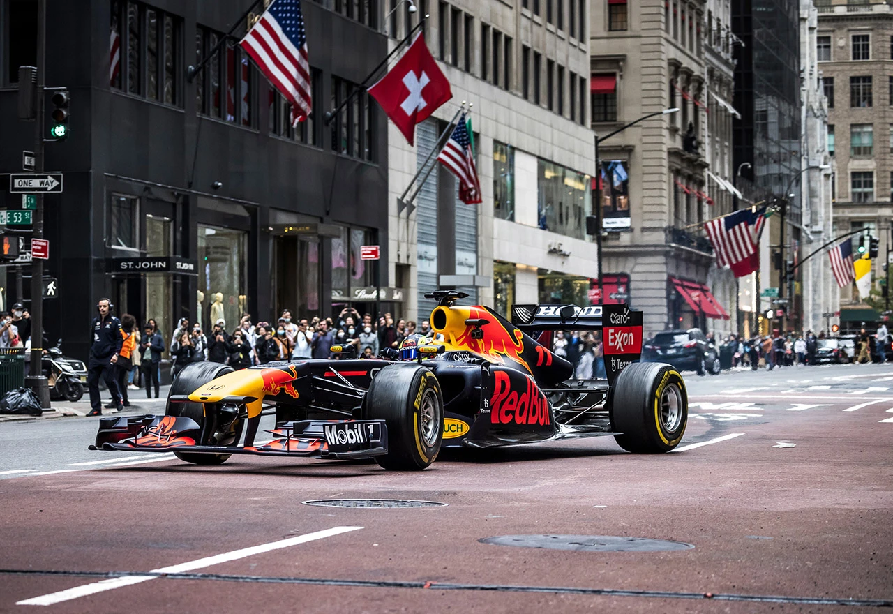 Bolid Red Bull Racinga na ulicama New Yorka