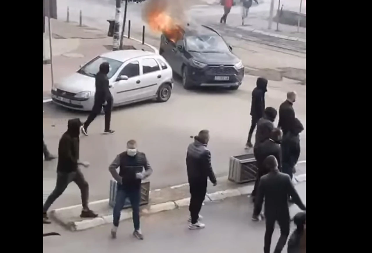 Kosovski specijalci upali u Sjevernu Mitrovicu: Koriste se šok-bombe, suzavci, kaos na ulici  