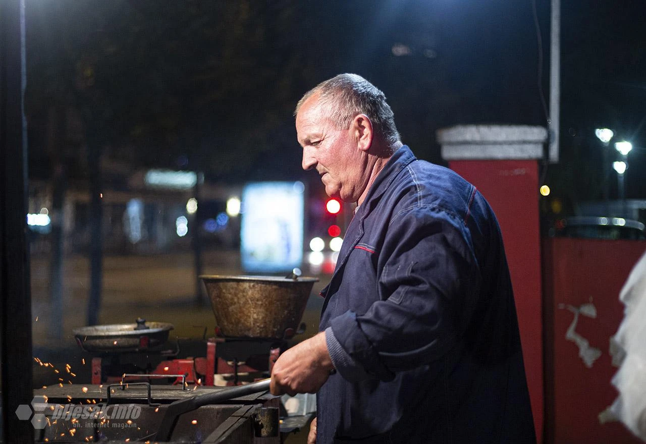 Prvi ovogodišnji pečeni kesteni zamirisali Mostarom