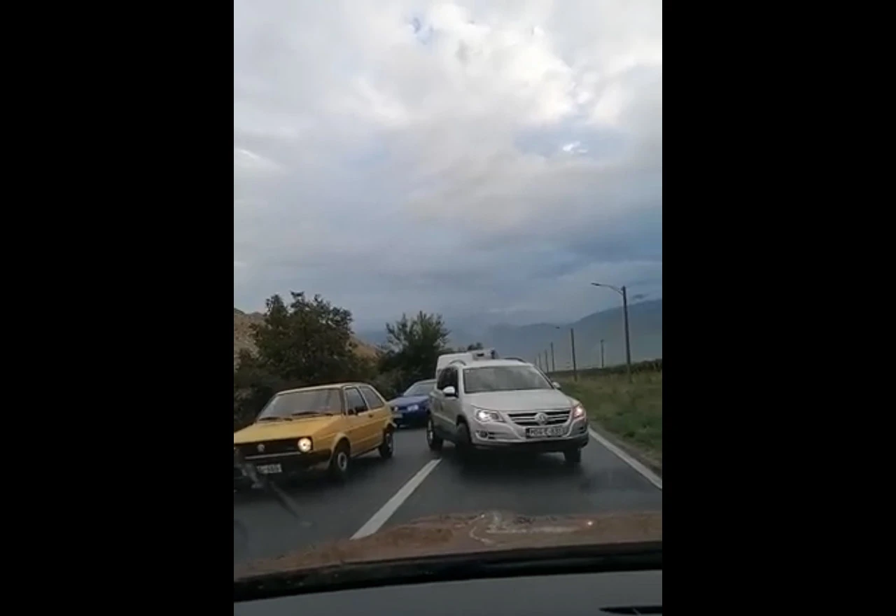 VIDEO | Pretjecao kolonu koja je čekala očevid prometne nesreće