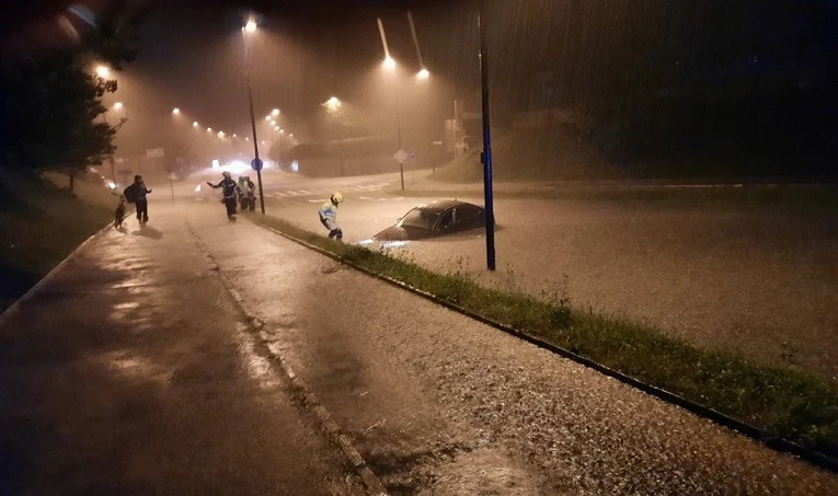 Snažno nevrijeme pogodilo Ljubljanu, potopljeno više od 500 zgrada