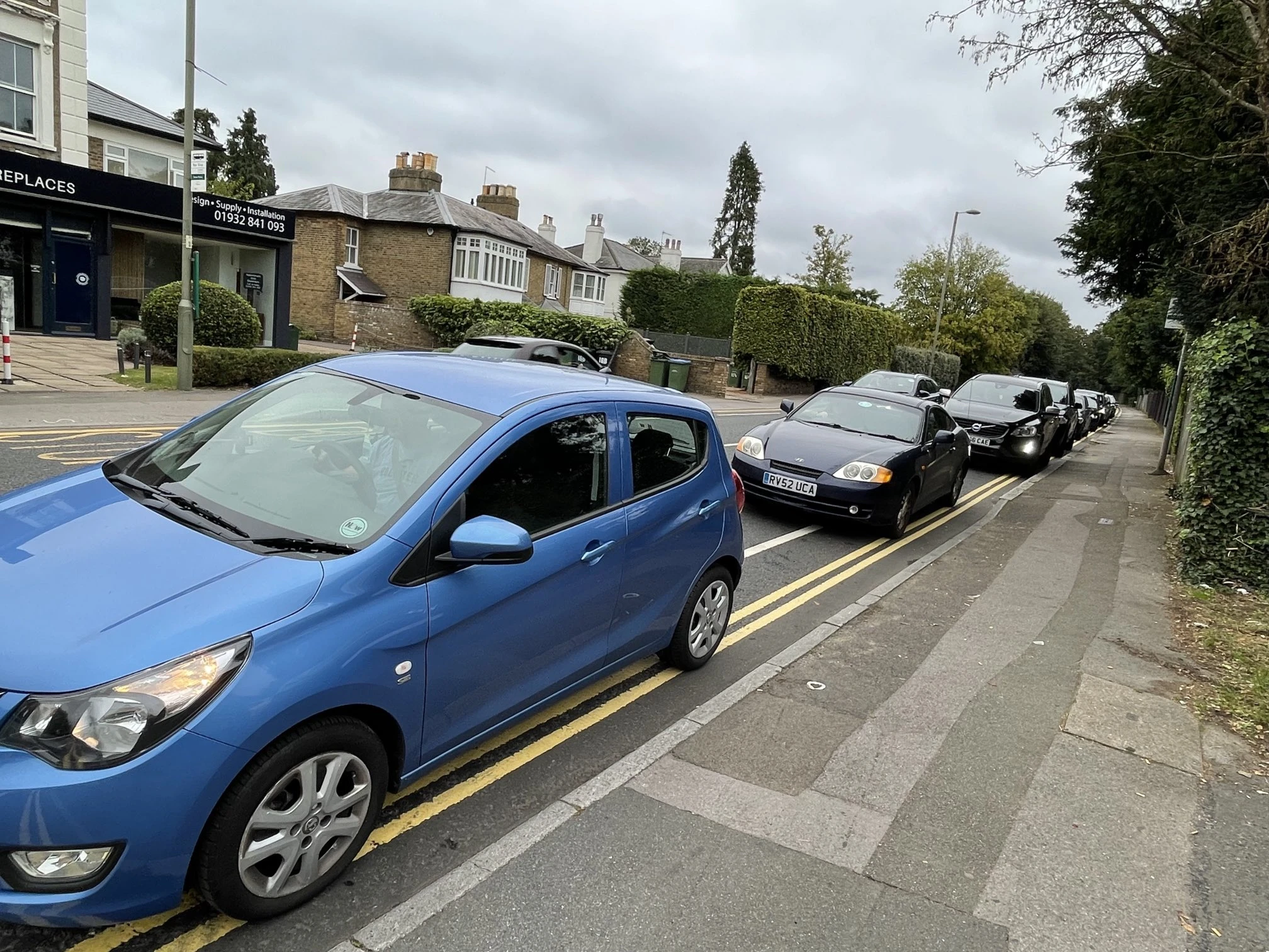 Anarchy in UK: Britanci se tuku na crpkama, guglaju sve više električna auta