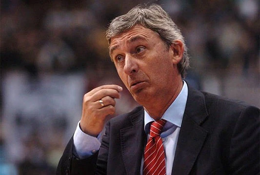Svetislav Pešić na klupi košarkaške reprezentacije Srbije