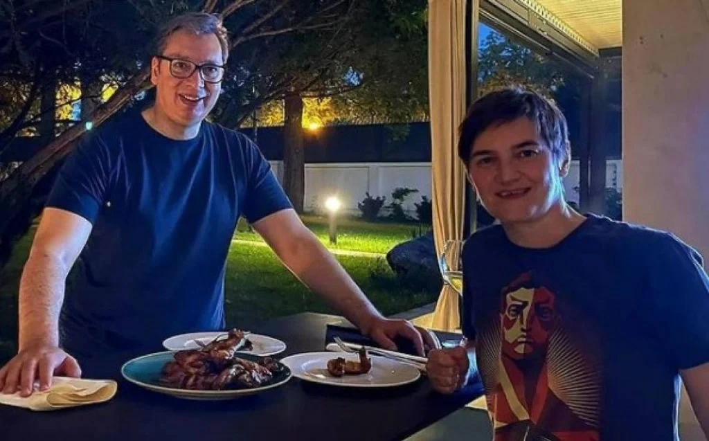 Vučić nije dobro – Morao je malo stati