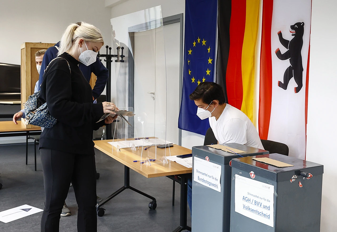 Njemačka: Prema izlaznim anketama CDU/CSU i SPD osvojili po 25 posto glasova
